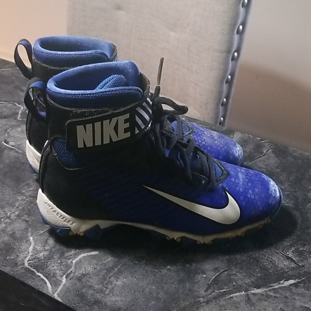 Nike youth football spikes